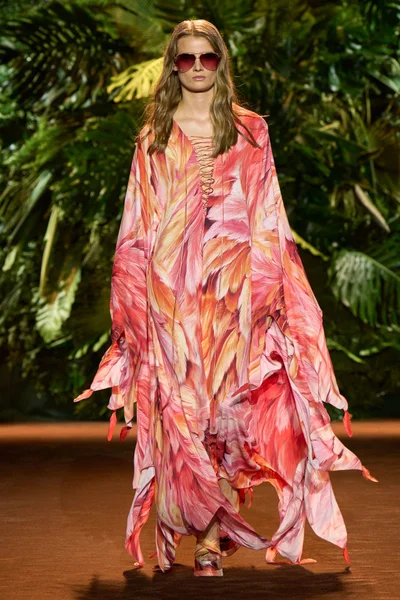 Look 18
